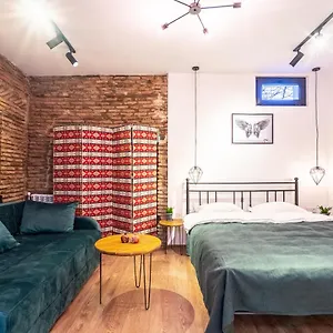 https://old-town-studio-stylish-central.alltbilisihotels.com